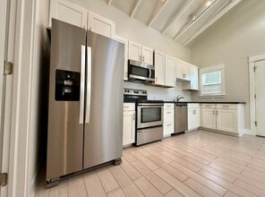 6537 Beach Dr SW in Seattle, WA - Foto de edificio - Building Photo