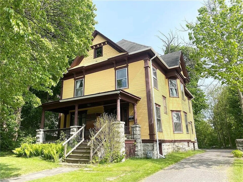 228 Genesee St in Auburn, NY - Building Photo