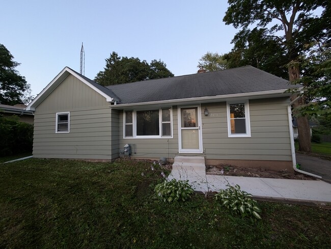 property at 2016 Eastmoreland Ave