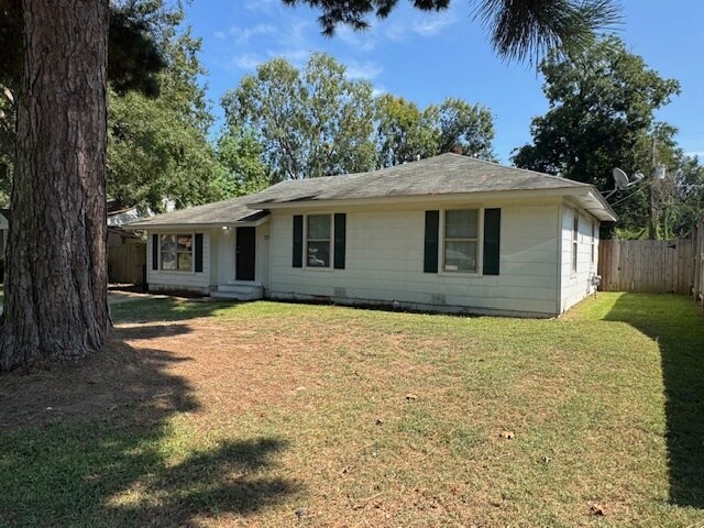 728 Redwater Rd in Wake Village, TX - Building Photo