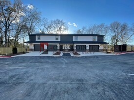 1927 Lindbergh Dr in Tyler, TX - Building Photo