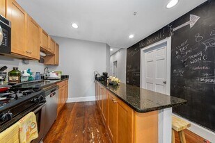 16 Sewall St, Unit 4 in Boston, MA - Building Photo