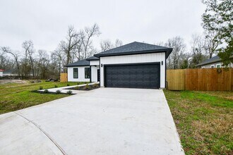 340 Bending Oak Ln in Livingston, TX - Building Photo - Building Photo