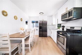 1009 W Myrtle St in Santa Ana, CA - Building Photo - Building Photo