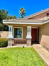 30277 Twain Dr in Menifee, CA - Foto de edificio - Building Photo