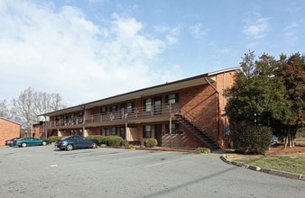 Tanyard Court Villas in Kernersville, NC - Foto de edificio - Building Photo