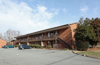 Tanyard Court Villas in Kernersville, NC - Building Photo - Building Photo