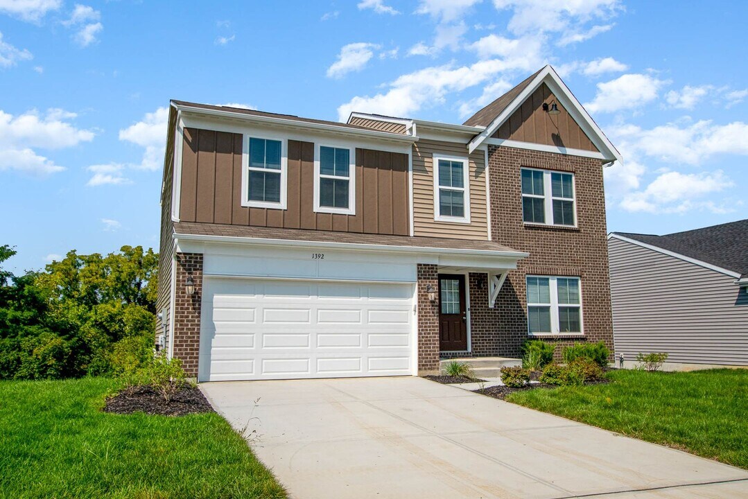 1392 Soaring Way in Maineville, OH - Building Photo