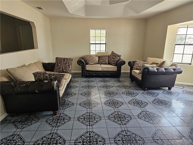 224 N La Paloma St in Rio Grande City, TX - Building Photo - Building Photo