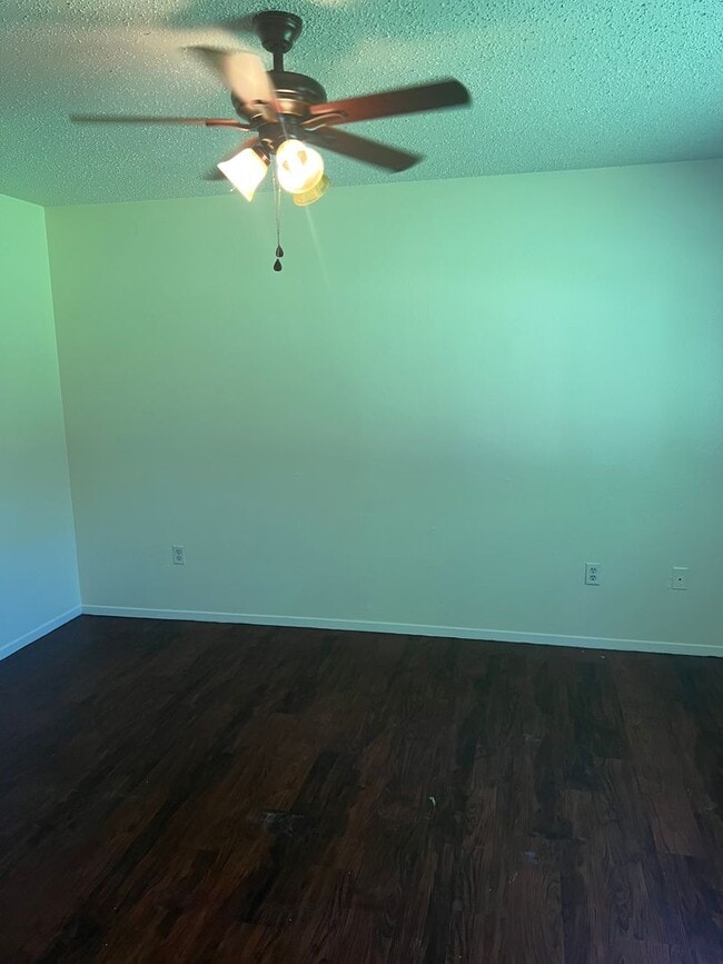 1206 Chad St in Longview, TX - Foto de edificio - Building Photo