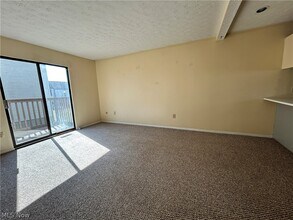 131 Orchard Dr in St. Clairsville, OH - Building Photo - Building Photo