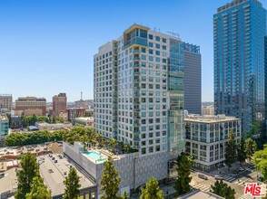 1050 S Grand Ave in Los Angeles, CA - Building Photo - Building Photo