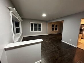 44 Harding Ave in Hicksville, NY - Building Photo - Building Photo