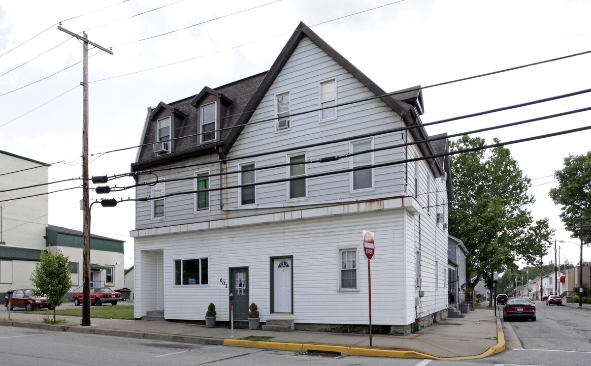 601 Ligonier St in Latrobe, PA - Building Photo