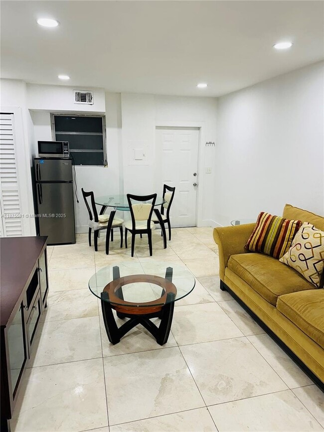 1723 Jackson St in Hollywood, FL - Foto de edificio - Building Photo