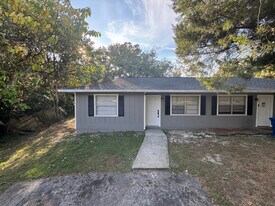 21514 Campbell Dr in Brooksville, FL - Building Photo