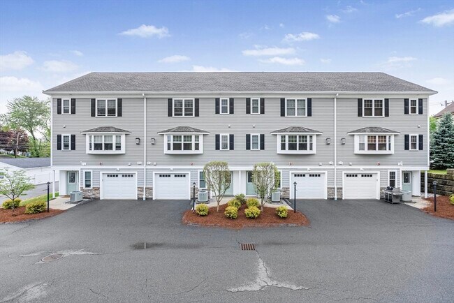 960 Main St, Unit 2 in Woburn, MA - Building Photo - Building Photo