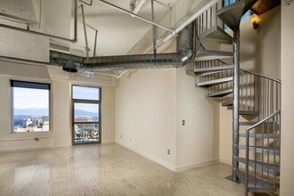 Thurman Lofts in Los Angeles, CA - Foto de edificio - Building Photo