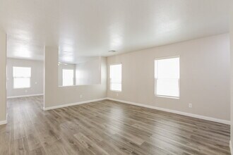 6728 Boston Tea St in Las Vegas, NV - Building Photo - Building Photo