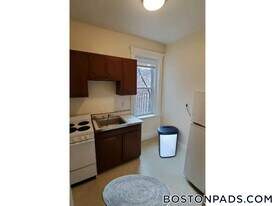 29 Park Dr in Boston, MA - Building Photo