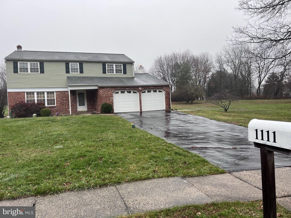 1111 Doris Ln in Eagleville, PA - Building Photo