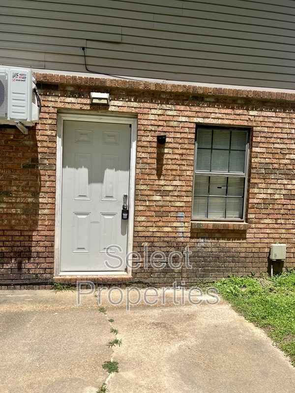2011 Stonemill Dr in Jonesboro, AR - Foto de edificio - Building Photo