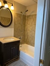 143 Charlton St, Unit 1st Floor in Southbridge, MA - Foto de edificio - Building Photo