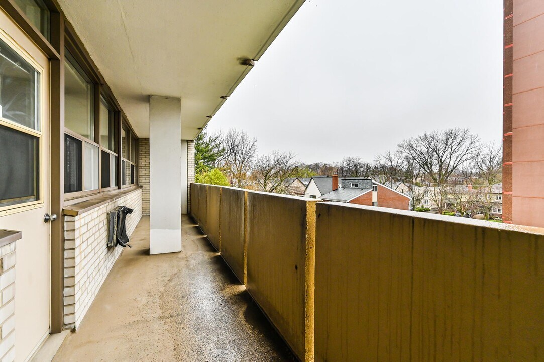 445 Eglinton Ave E in Toronto, ON - Building Photo