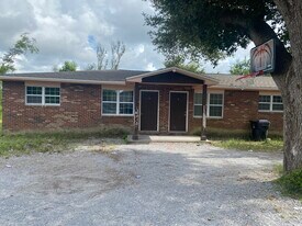 3906 E 11th St, Unit #B in Panama City, FL - Building Photo