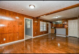 5510 Ricky St in Houston, TX - Foto de edificio - Building Photo