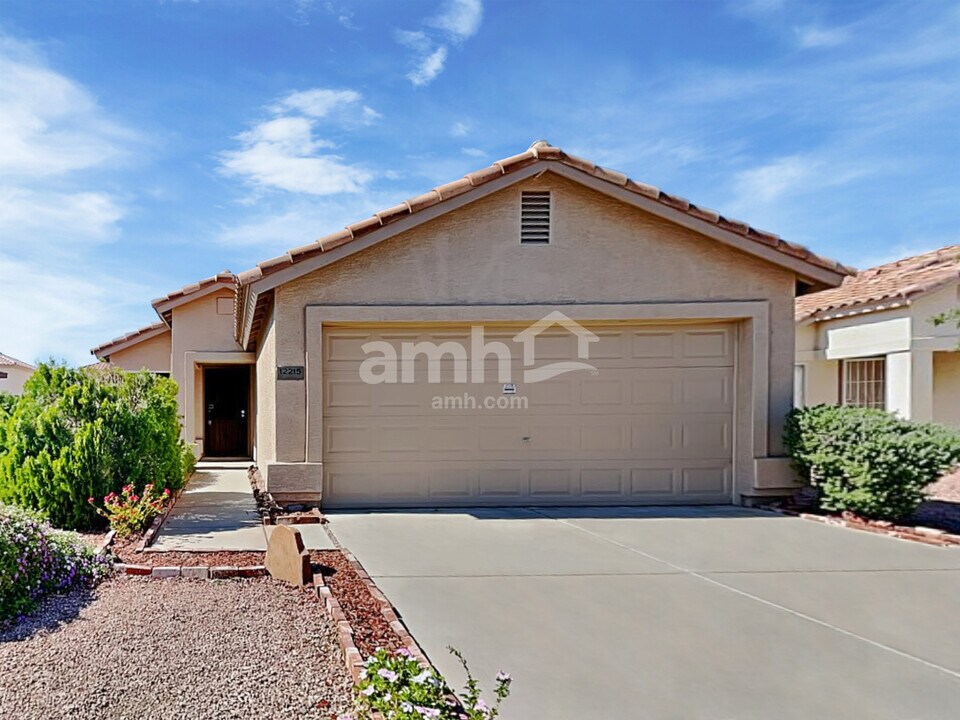 12215 W Dahlia Dr in El Mirage, AZ - Foto de edificio