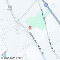 460 Pecan Hollow St in Ennis, TX - Building Photo