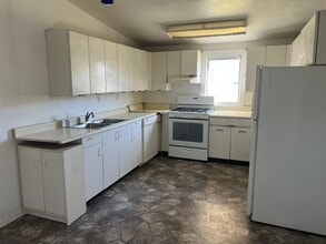 211 Anne St in Dekalb, IL - Building Photo - Building Photo