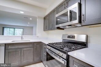 3729 Madison Ln in Falls Church, VA - Foto de edificio - Building Photo