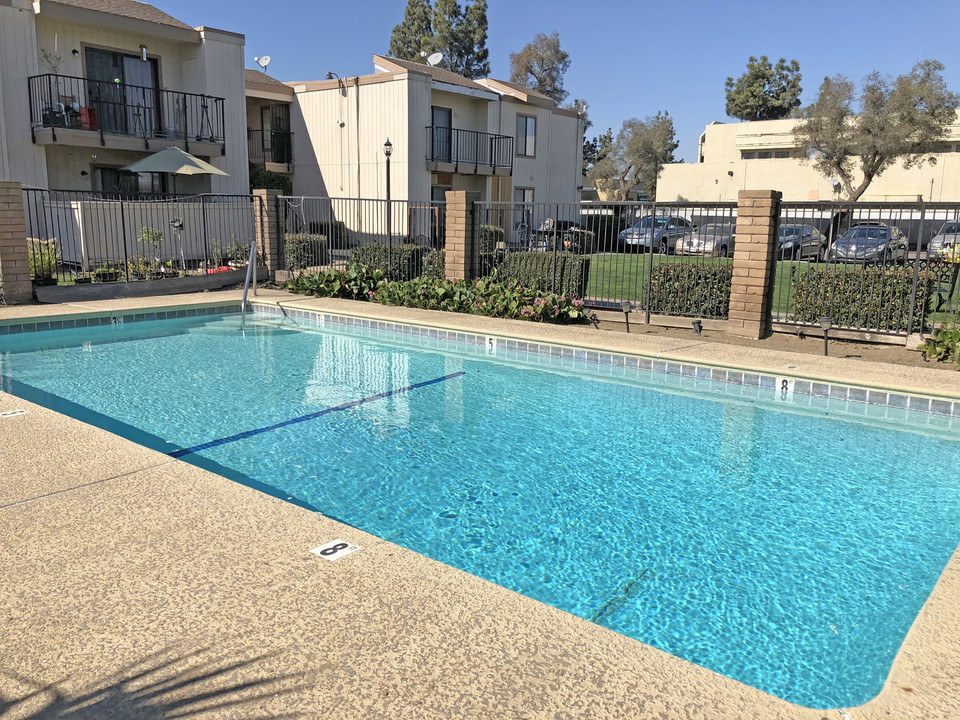 Greenwood Apartments in Selma, CA - Building Photo