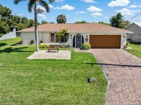 2220 Broad Ranch Dr in Port Charlotte, FL - Building Photo