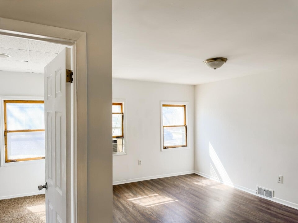 14 N River St in Ypsilanti, MI - Building Photo