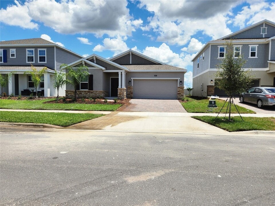 3012 Armstrong Ave in Clermont, FL - Building Photo