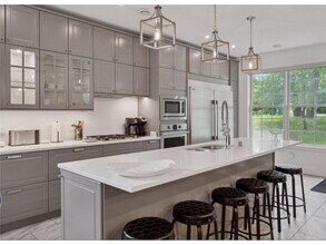 1032 Gardner St E in Wayzata, MN - Building Photo - Building Photo