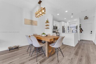21245 NE 8th Pl in Miami, FL - Building Photo - Building Photo