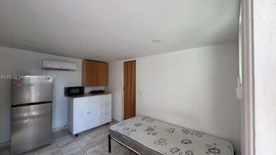 20811 NW Miami Pl in Miami, FL - Building Photo - Building Photo