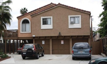 Arizona Villa Apartments in San Diego, CA - Building Photo - Building Photo