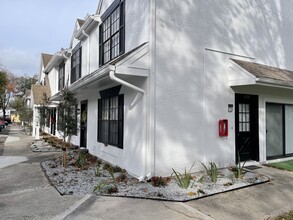 Saint Andrews Square Townhomes in Tampa, FL - Foto de edificio - Building Photo