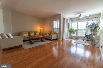 6389 Hawk View Ln in Alexandria, VA - Building Photo - Building Photo