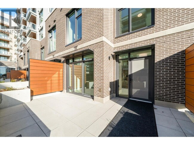 755 Harbourside Dr in North Vancouver, BC - Building Photo - Building Photo