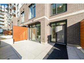 755 Harbourside Dr in North Vancouver, BC - Building Photo - Building Photo