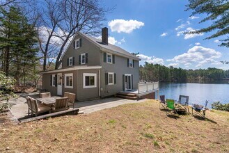 46 Emerson Dr in Windham, ME - Foto de edificio - Building Photo