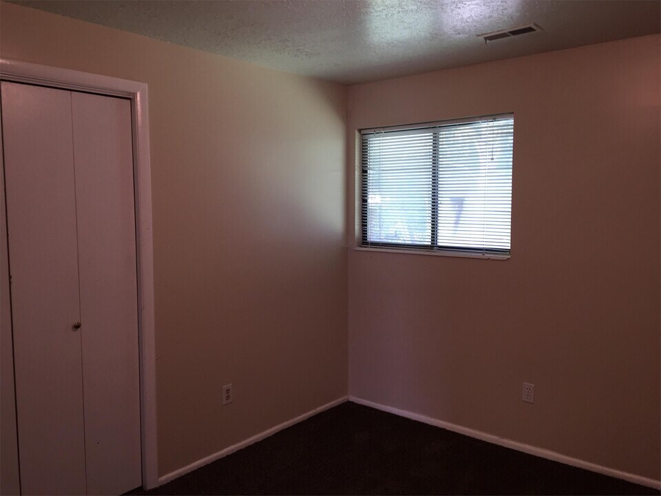 947 Canyon Rd in Ogden, UT - Building Photo