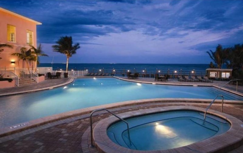 5132 Beach Dr SE in St. Petersburg, FL - Foto de edificio