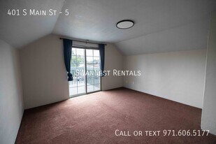 401 S Main St in Newberg, OR - Building Photo